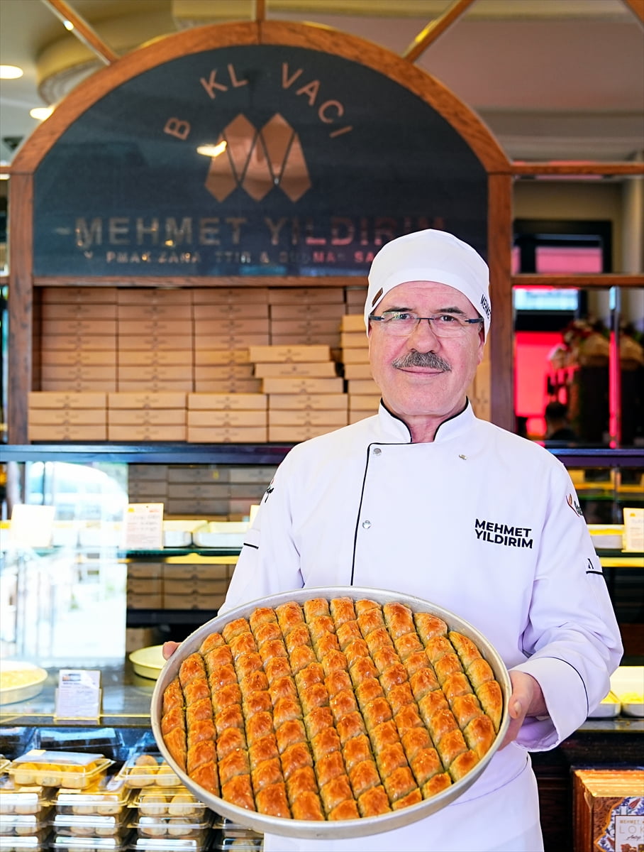 Baklava ve Tatlı Üreticileri Derneği Başkanı (BAKTAD) Mehmet Yıldırım, AA muhabirine açıklama...