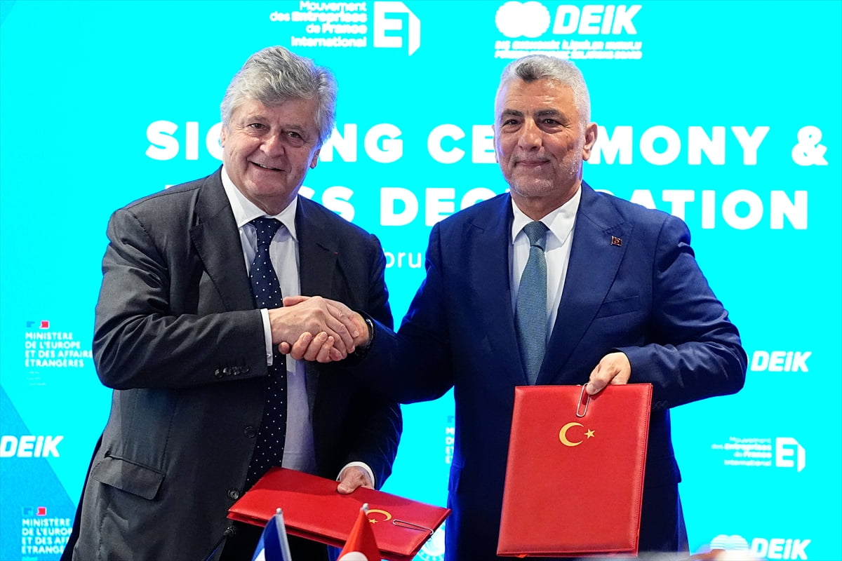 Ticaret Bakanı Ömer Bolat (sağda), Dış Ekonomik İlişkiler Kurulunda (DEİK) düzenlenen...