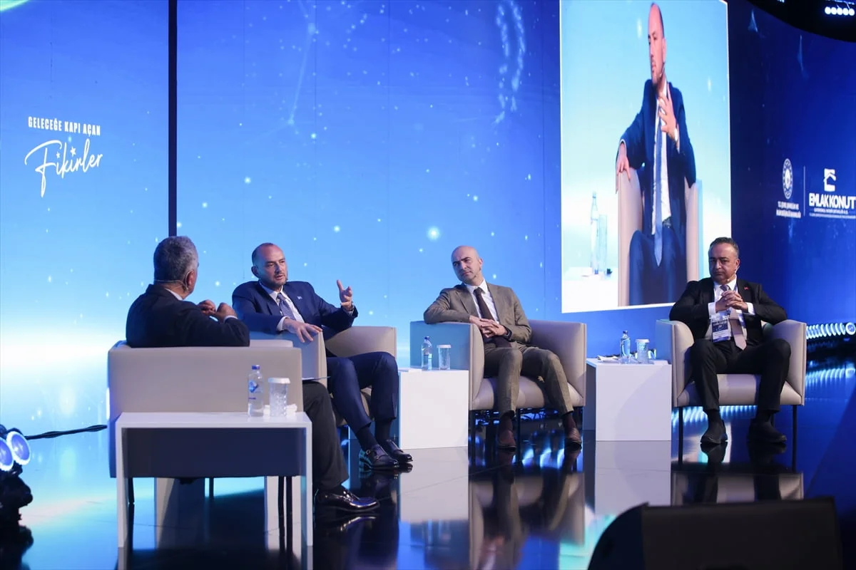 Emlak Konut Anahtar Fikirler Zirvesi 2026 kapsamında "Yatırım Perspektifinde Teknoloji, Sermaye ve...