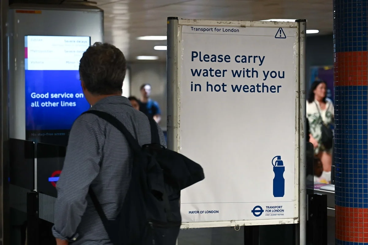İngiltere Meteoroloji Kurumu (Met Office), hafta ortasında etkili olması beklenen aşırı sıcak hava...