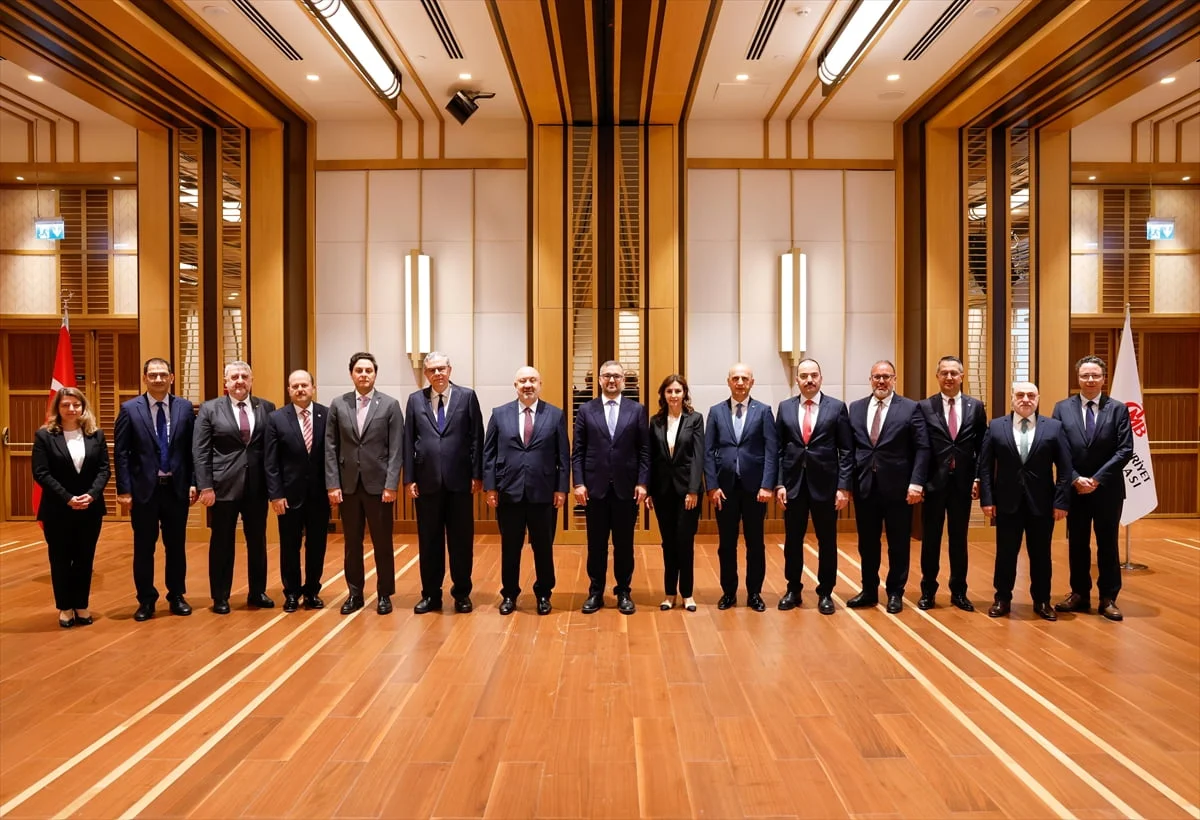 Türkiye Cumhuriyet Merkez Bankası (TCMB) Başkanı Fatih Karahan (ortada), Türkiye Katılım Bankaları...