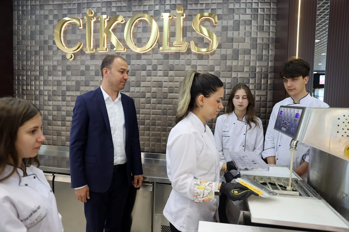 Sivas Sultan Şehir Mesleki ve Teknik Anadolu Lisesi bünyesinde kurulan çikolata üretim atölyesinde...