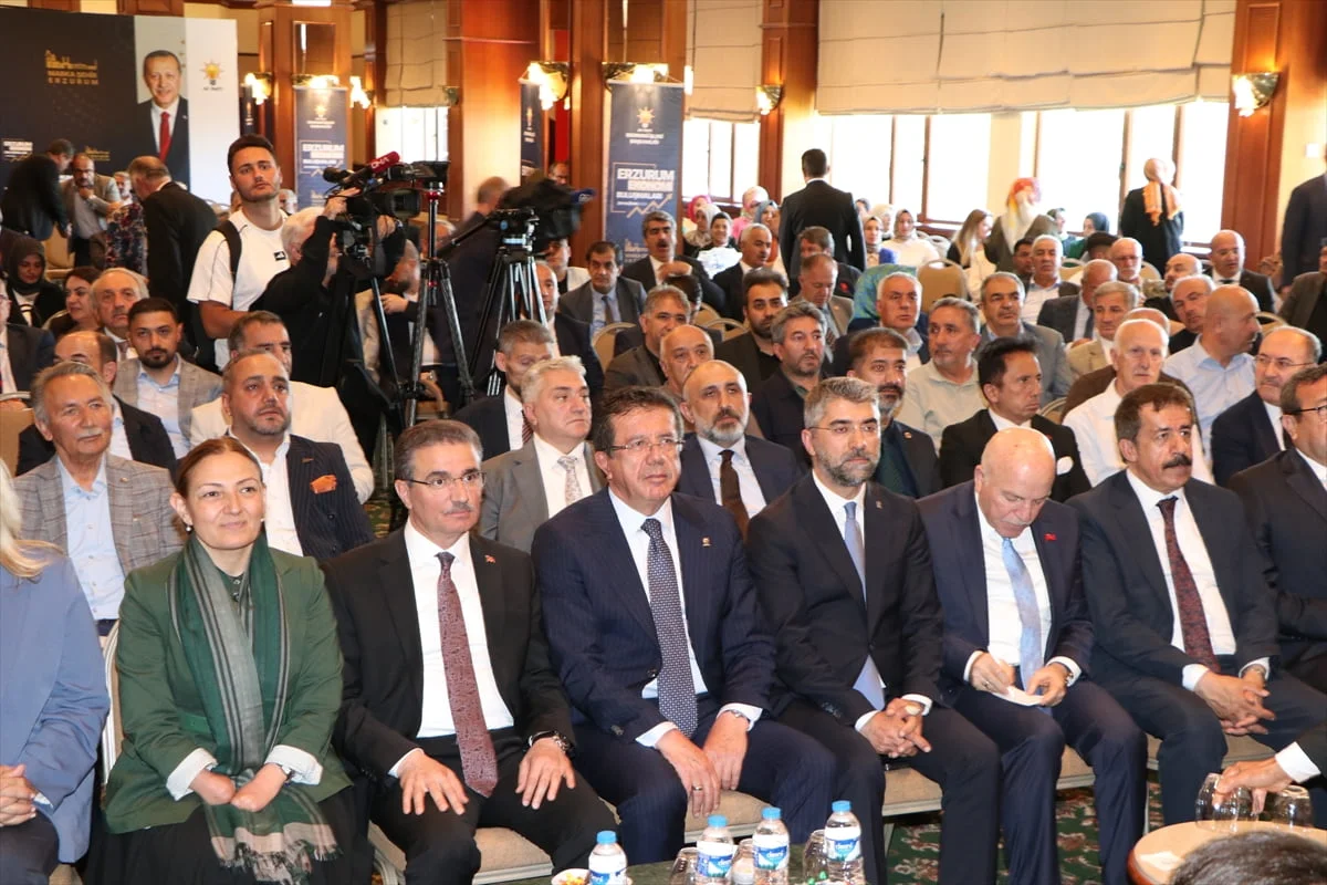 AK Parti Genel Başkan Yardımcısı Nihat Zeybekci (sol 3), Palandöken Dağı'ndaki bir otelde...
