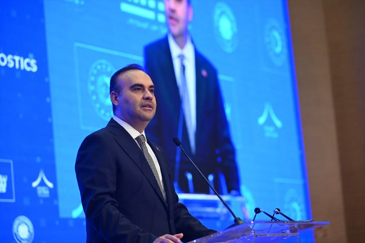Sanayi ve Teknoloji Bakanı Mehmet Fatih Kacır, Ankara Üniversitesi Tıp Fakültesi Dekanlığında...