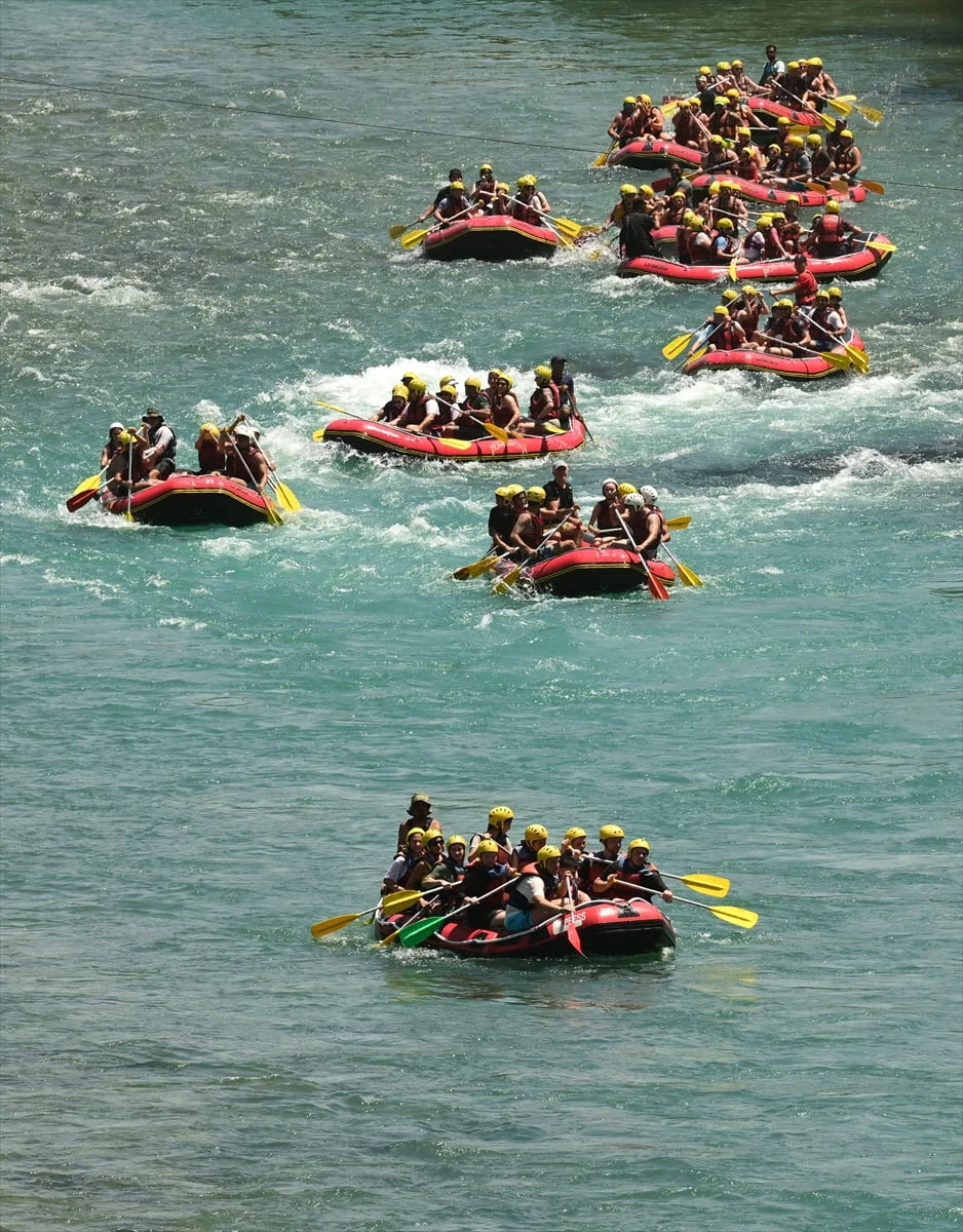 Antalya'da 1990'lı yıllarda başlayan rafting, bugün yalnızca adrenalin tutkunlarının değil, yaz...