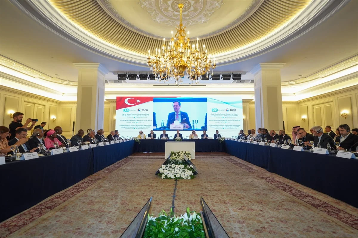 Cumhurbaşkanı Yardımcısı Cevdet Yılmaz (ortada), İslam Ticaret ve Kalkınma Odası toplantıları...
