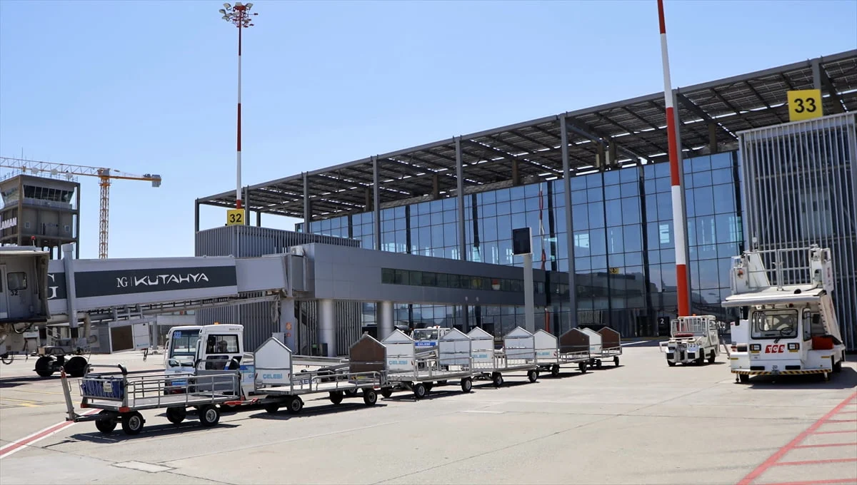 YDA Dalaman Havalimanı, çatı üzeri güneş enerji santralinin (GES) ikinci fazını tamamlayarak...