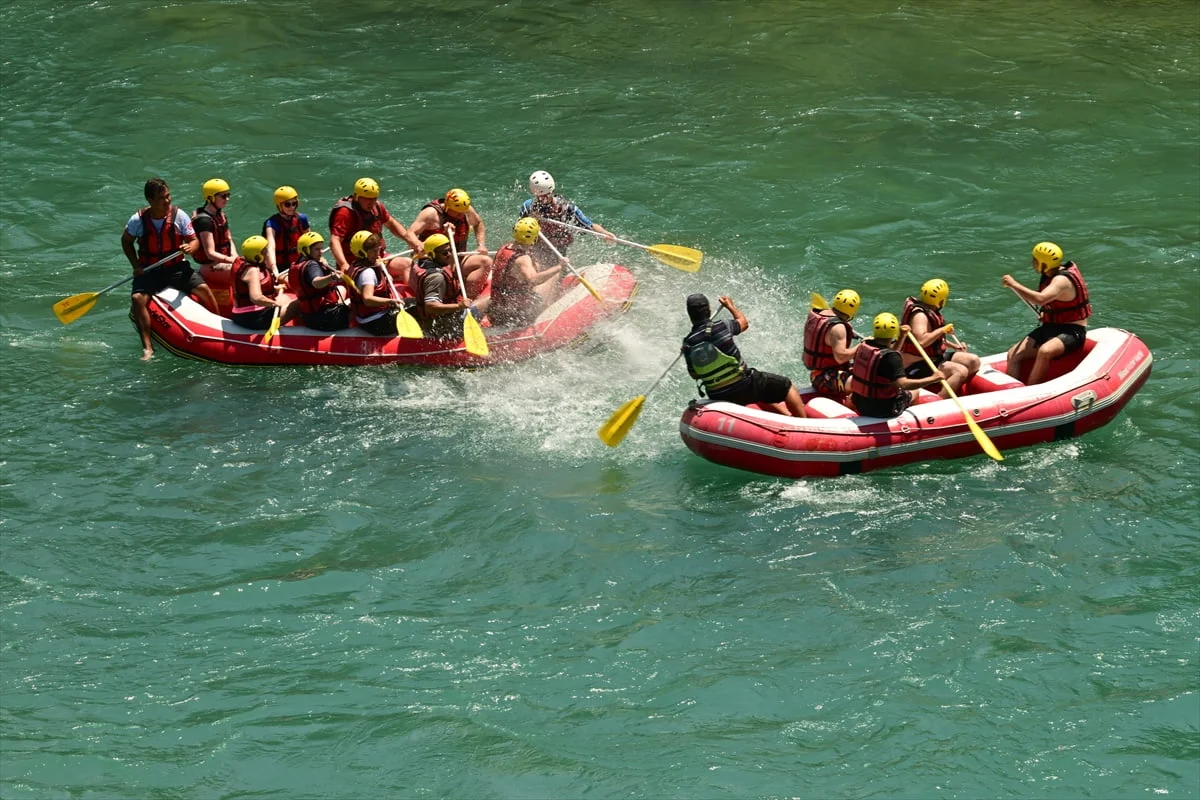 Antalya'da 1990'lı yıllarda başlayan rafting, bugün yalnızca adrenalin tutkunlarının değil, yaz...