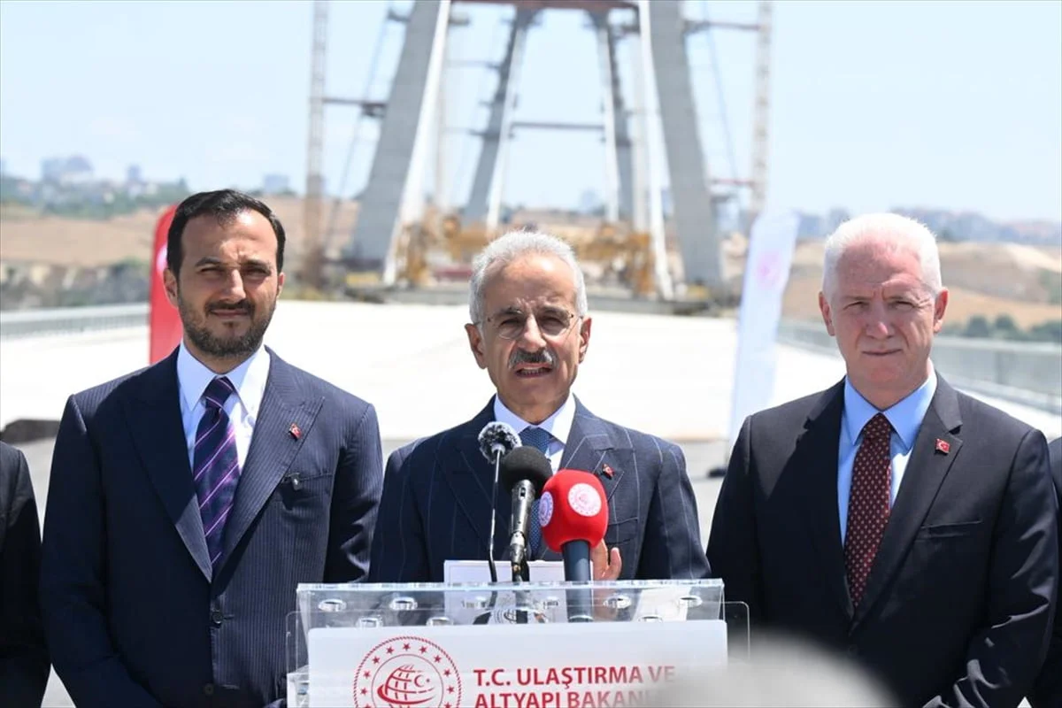 Ulaştırma ve Altyapı Bakanı Abdulkadir Uraloğlu, Kuzey Marmara Otoyolu Projesi'nin son kısmını...