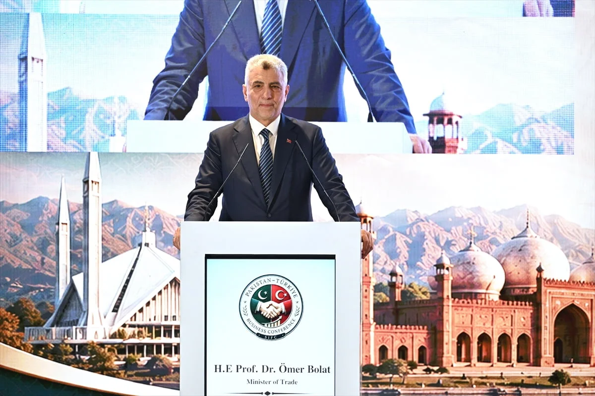 Ticaret Bakanı Ömer Bolat, Beşiktaş'ta bir otelde düzenlenen Türkiye Pakistan İş Konferansı'nda...
