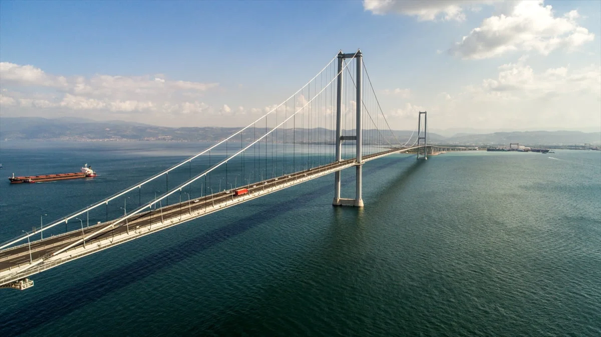 Ulaştırma ve Altyapı Bakanı Abdulkadir Uraloğlu, 1 Temmuz 2016'da trafiğe açılan Osmangazi...