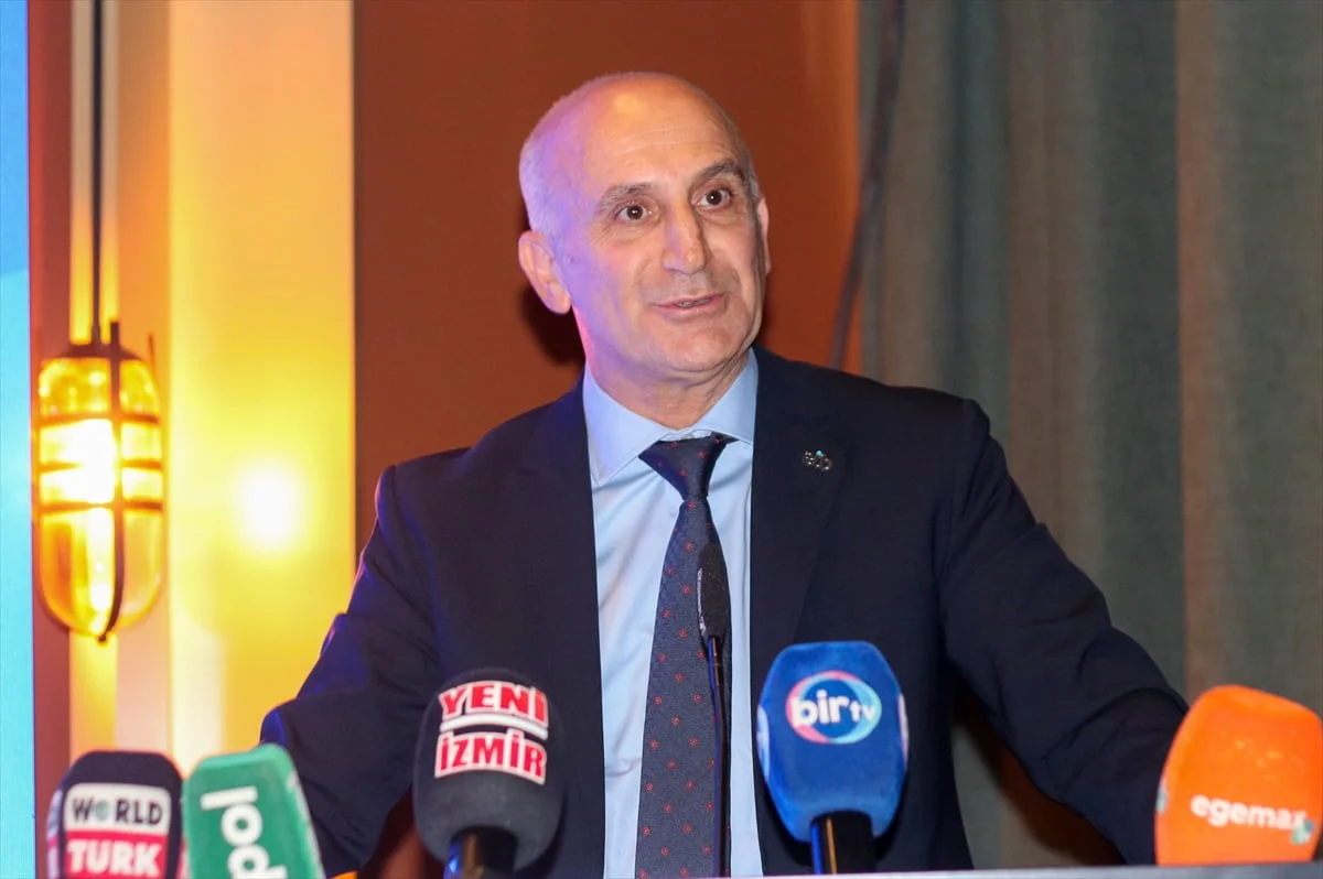Ege İhracatçı Birlikleri (EİB) Koordinatör Başkanı Muhammet Öztürk, kentteki bir otelde düzenlenen...