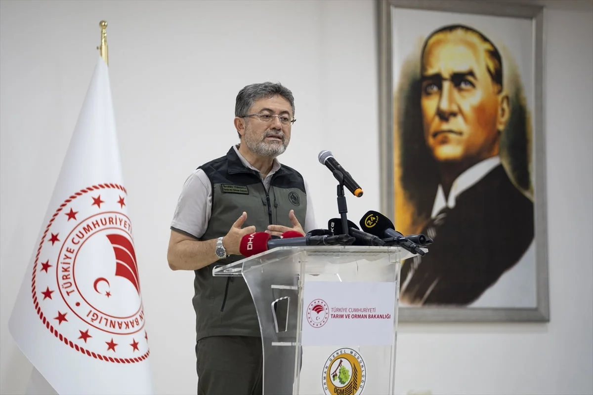 Tarım ve Orman Bakanı İbrahim Yumaklı, İstanbul Orman Bölge Müdürlüğünde düzenlenen Alev Hattı...