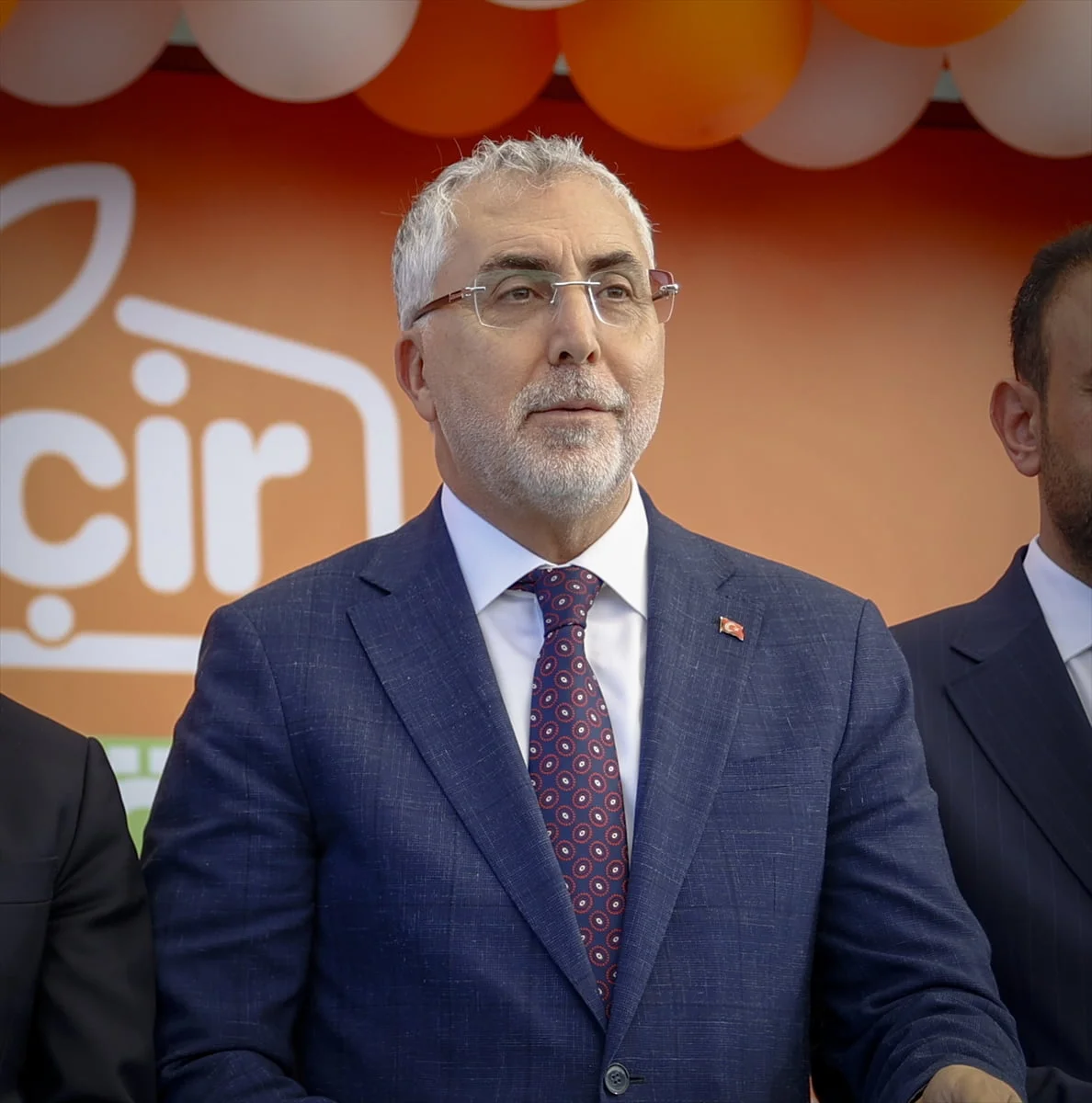 Çalışma ve Sosyal Güvenlik Bakanı Vedat Işıkhan, AKÇİR Gıda Kayısı Entegre Tesisi'nin açılışında...