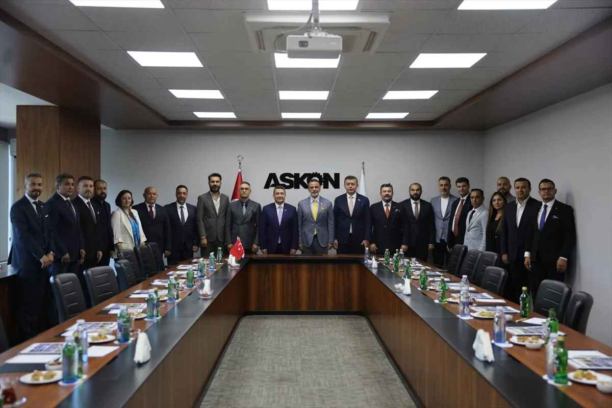 Anadolu Aslanları İş İnsanları Derneği (ASKON) Antalya Şubesi heyetinin İstanbul'da...