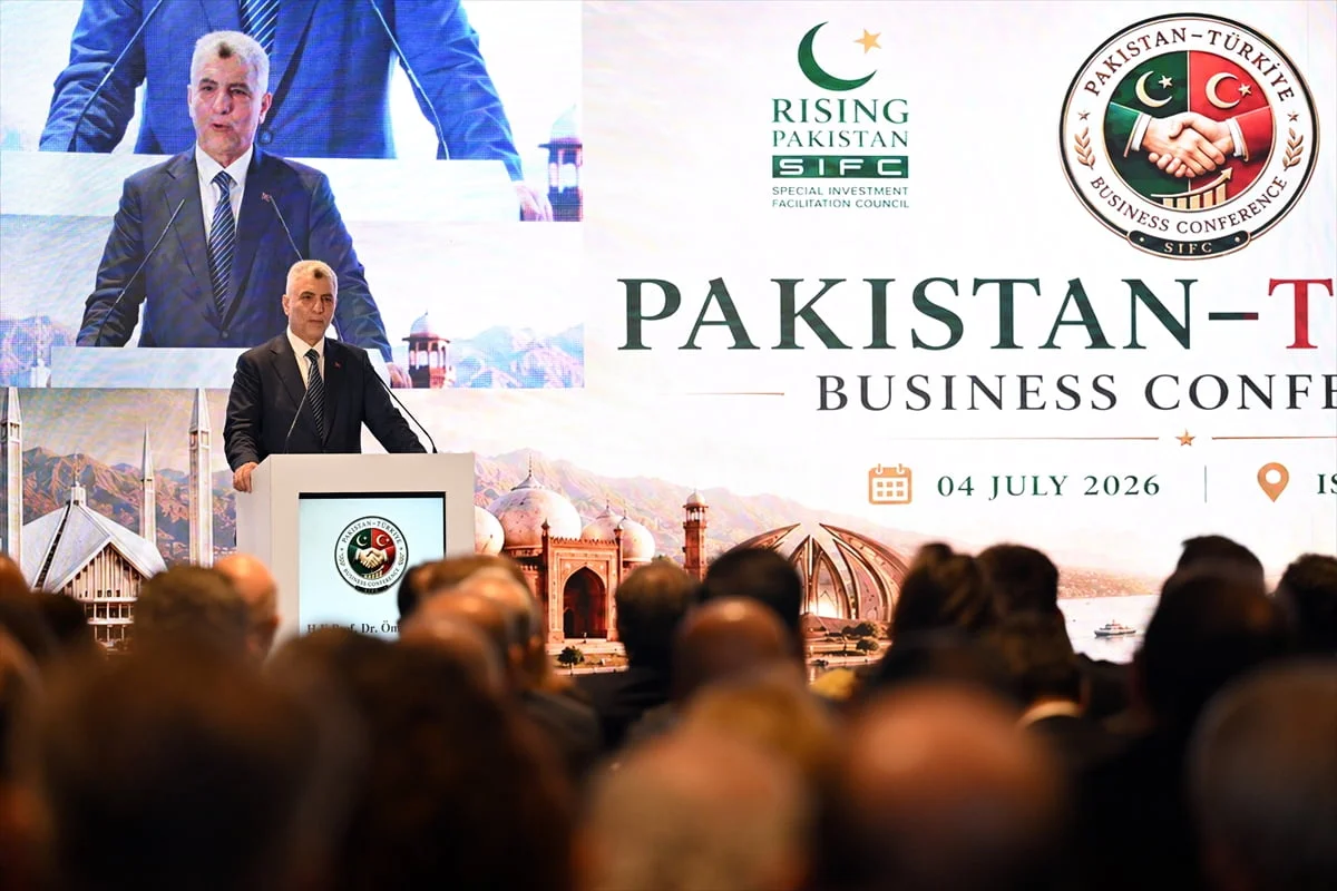 Ticaret Bakanı Ömer Bolat, Beşiktaş'ta bir otelde düzenlenen Türkiye Pakistan İş Konferansı'nda...