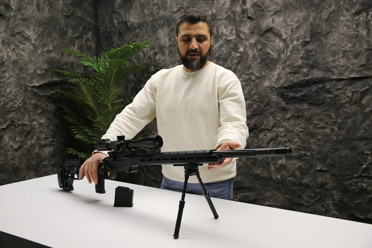 Konya'nın Beyşehir ilçesindeki Huğlu Savunma AŞ'nin ürettiği "Mohaç" adlı tabanca ve "Ovis" isimli...