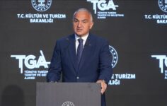 Bakan Ersoy: Turizmde ilk çeyrekte 8,9 milyon ziyaretçi ağırladık