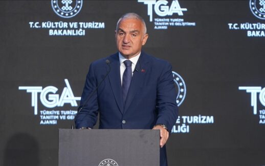 Bakan Ersoy: Turizmde ilk çeyrekte 8,9 milyon ziyaretçi ağırladık